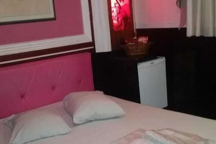Room 11 of 28