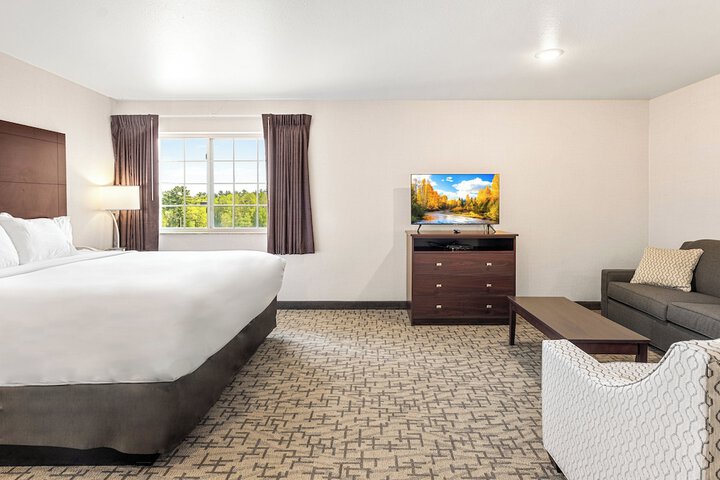 1 King Bed (4 of 28)