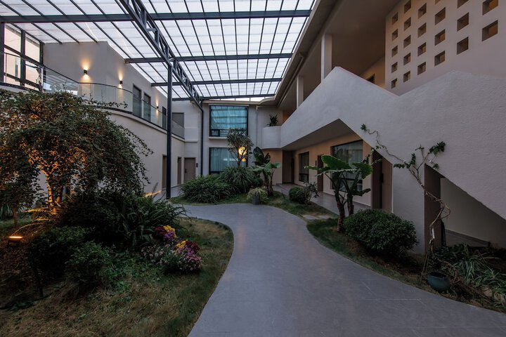 Image of Shangri La Yi Shan Ban Yun Inn