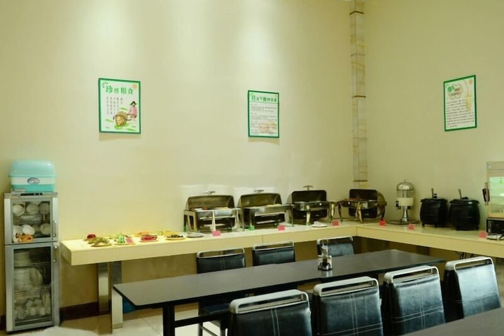 Dining 46 of 51