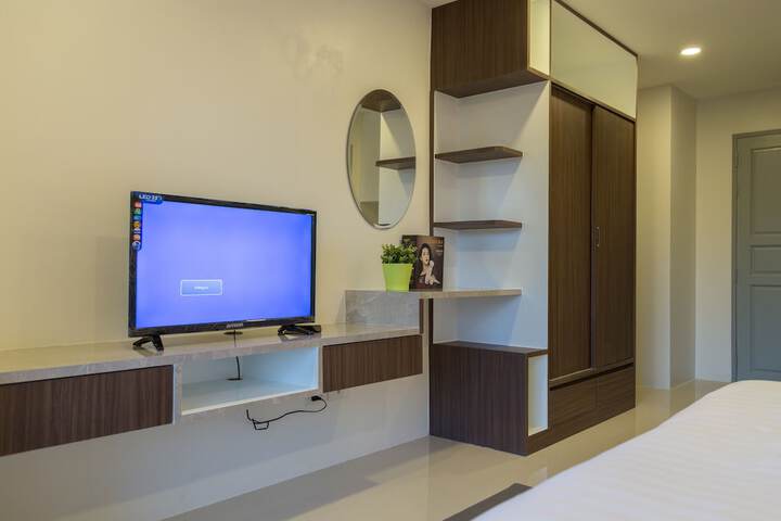 Room 6 of 42