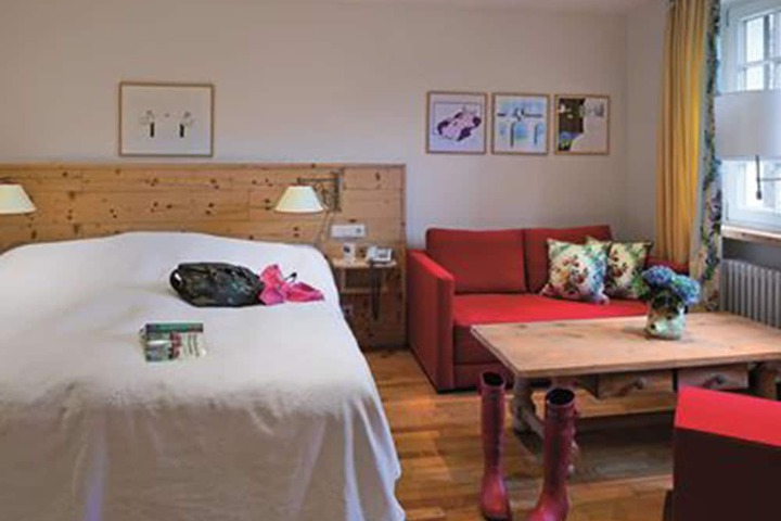 Room 5 of 33