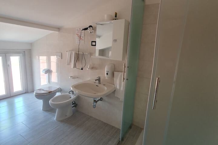 Room 16 of 48