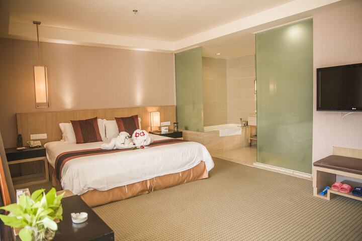 Room 9 of 40