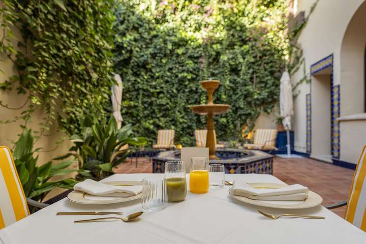 Breakfast area