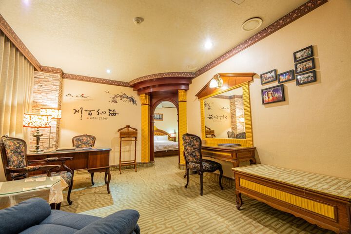 Room 17 of 68