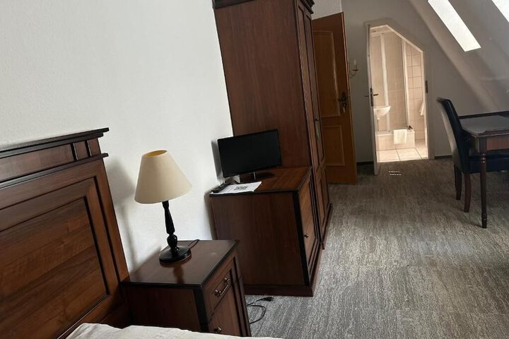 Room 12 of 66