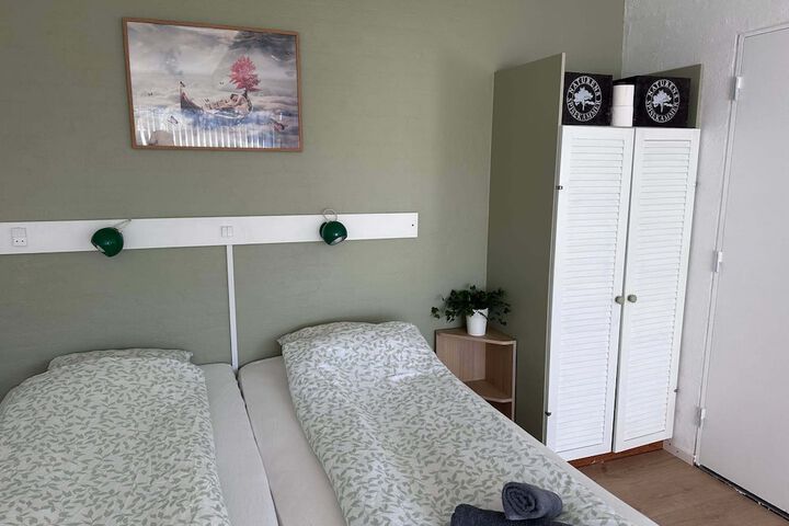 Room 51 of 99