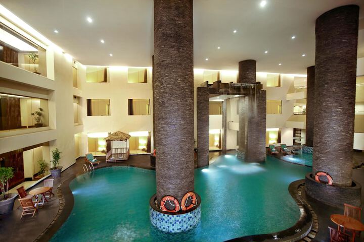 Hotel with Pool