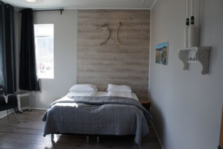 Room 10 of 13