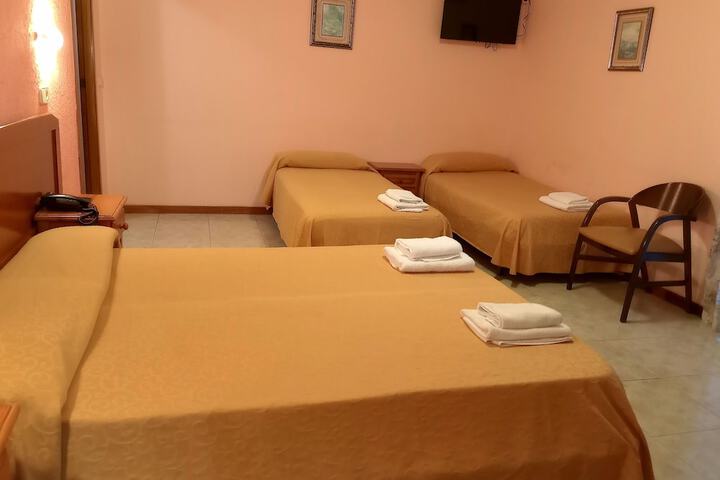 Room 6 of 13