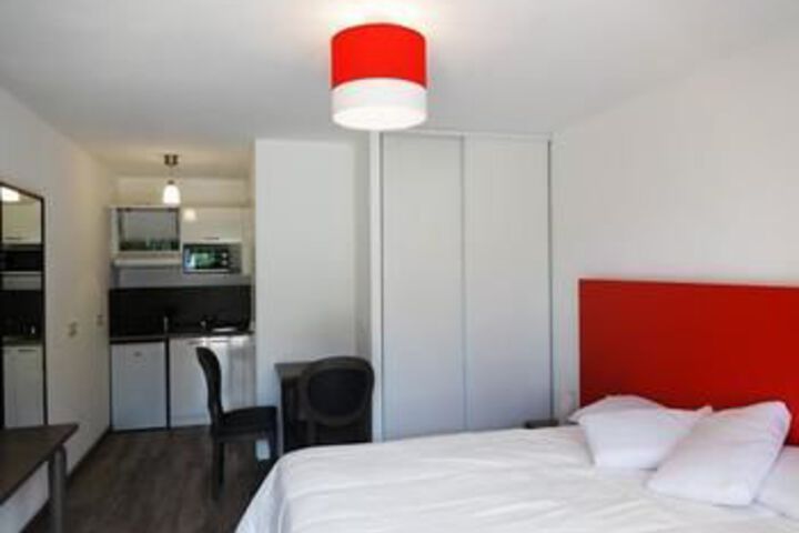 Room 10 of 34