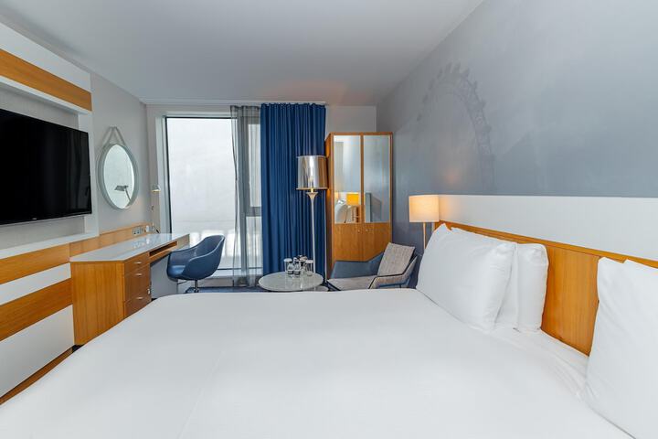 Room 26 of 177