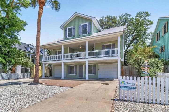 Exterior of Carpe Beachem