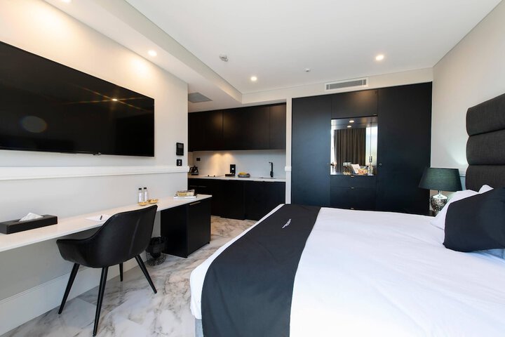 Room 10 of 27
