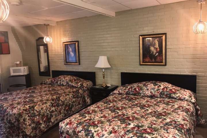 1 Queen Bed (30 of 45)