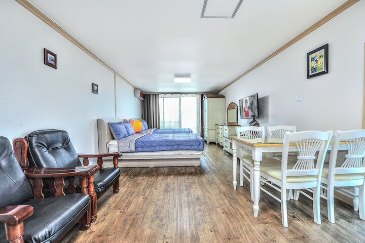 Room 13 of 37