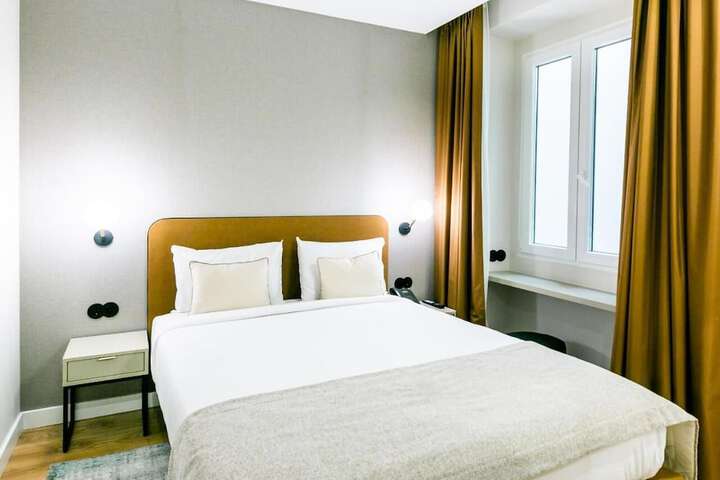 Room 16 of 33