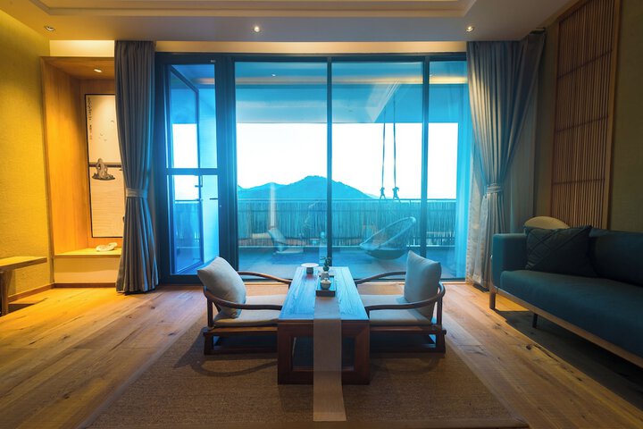 Room 104 of 259
