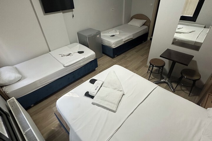 Room 6 of 19
