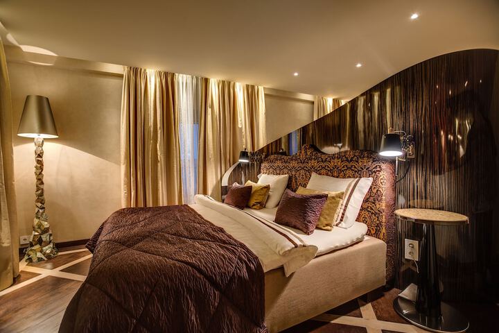 Room 5 of 50