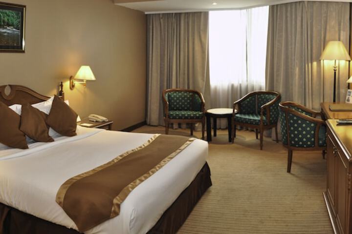 Room 11 of 41