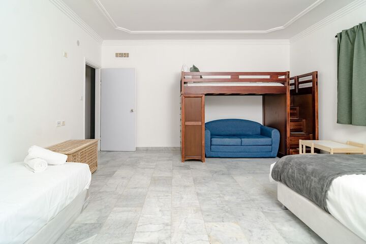 Room 3 of 53