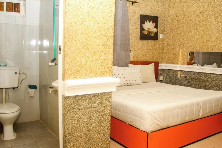 Room 28 of 33