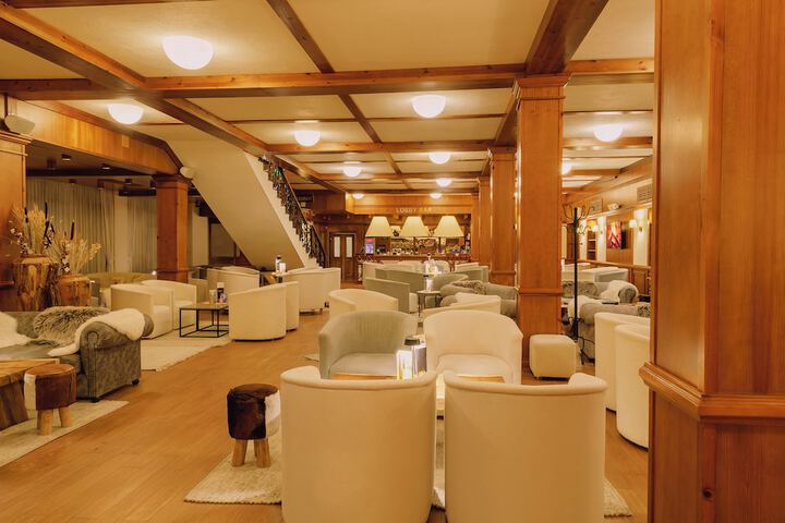 Entrance & Lobby