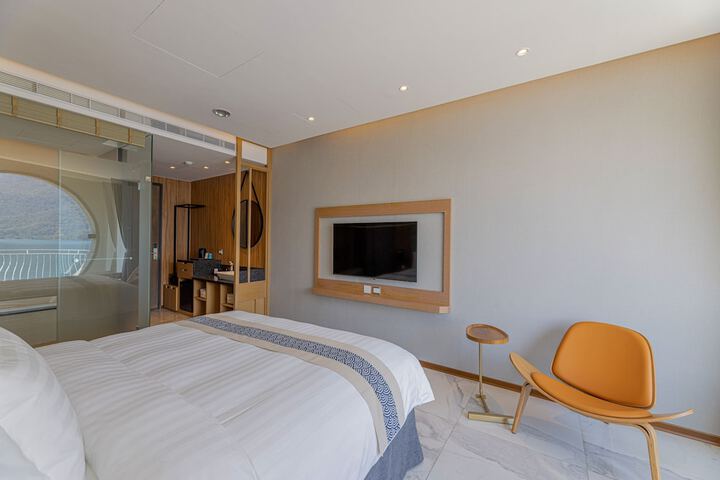 Room 12 of 42