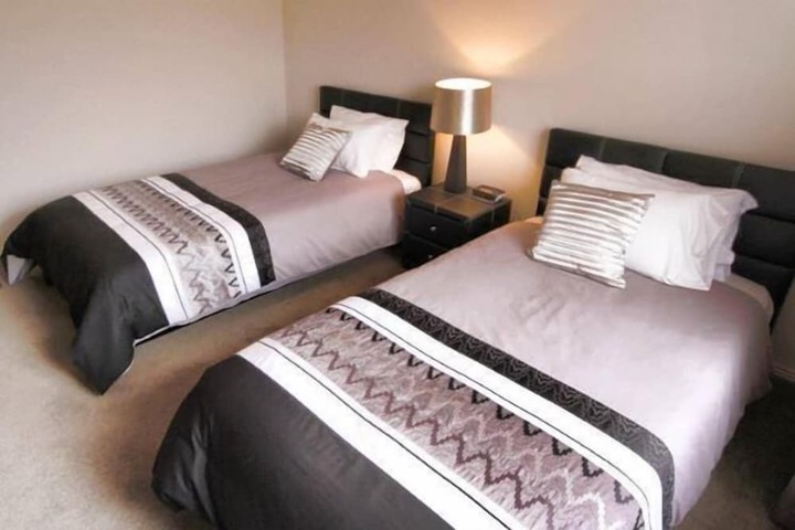Room 3 of 38