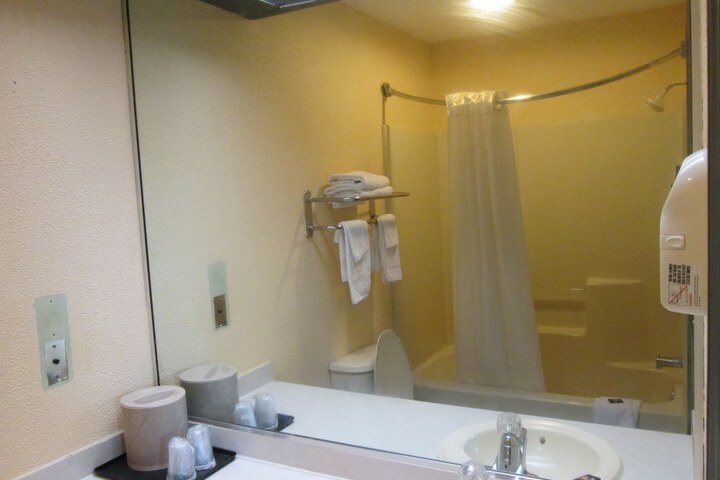 Room 15 of 19