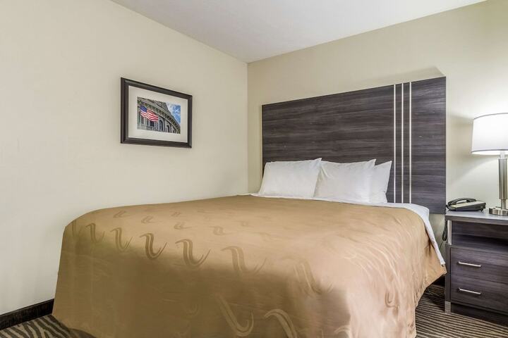 1 Queen Bed (1 of 13)