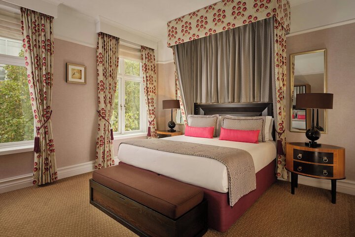 Room 33 of 179