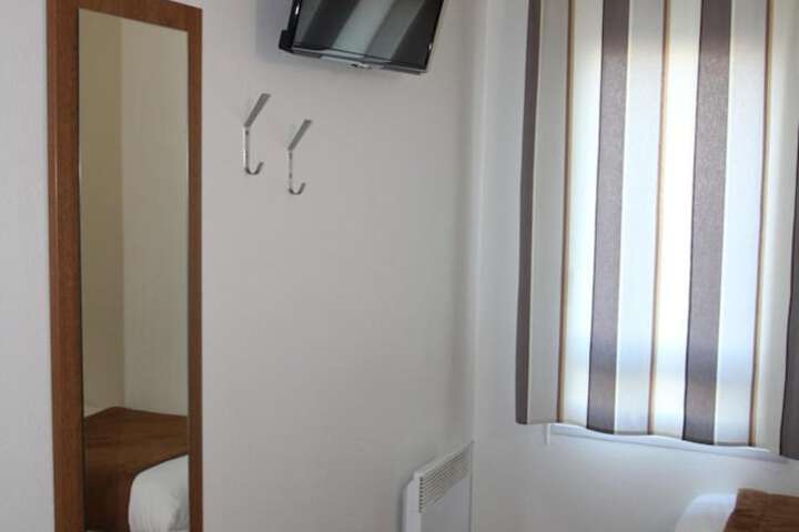 Room 28 of 60