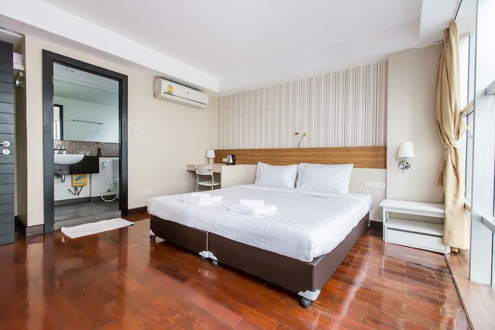 Room 10 of 50
