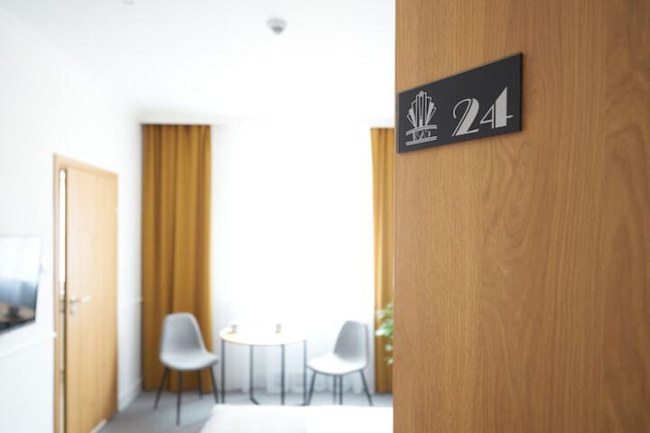 Room 32 of 73