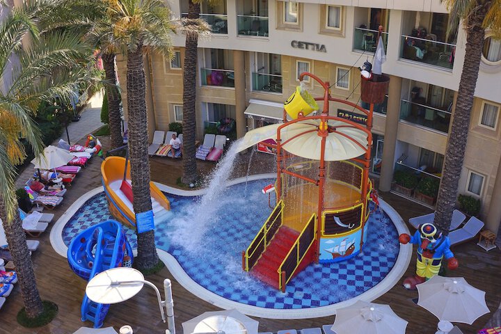 Hotel with Pool