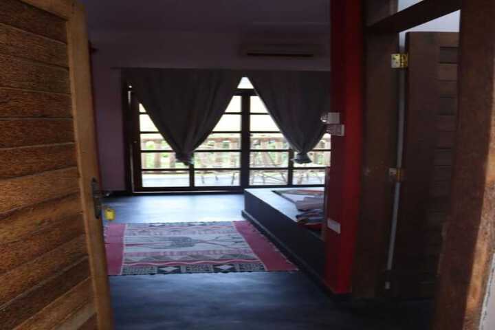 Room 16 of 77