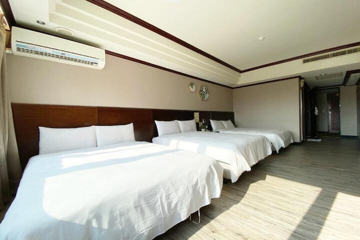 Room 28 of 47