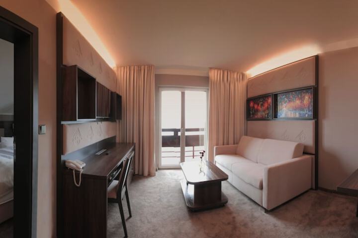 Room 11 of 42