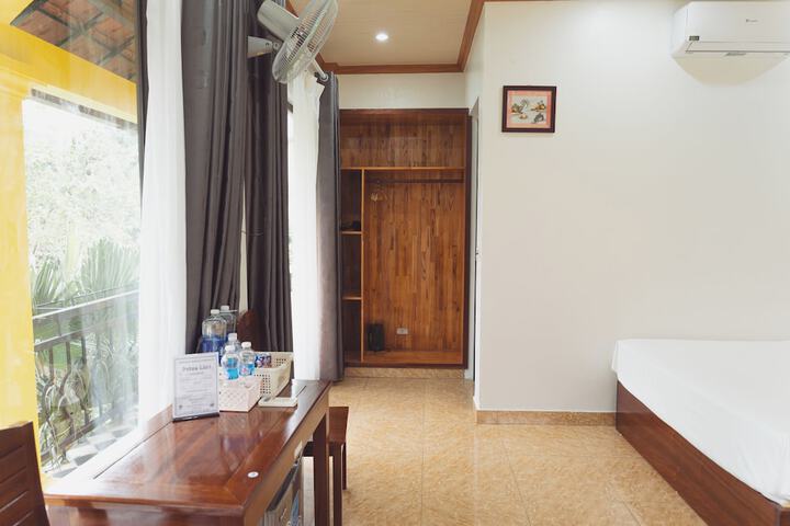 Room 33 of 91