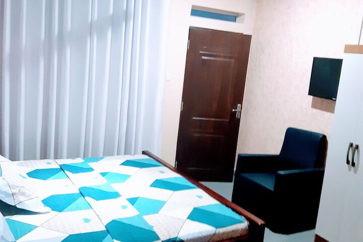 Room 8 of 25