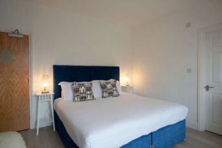 Room 10 of 13