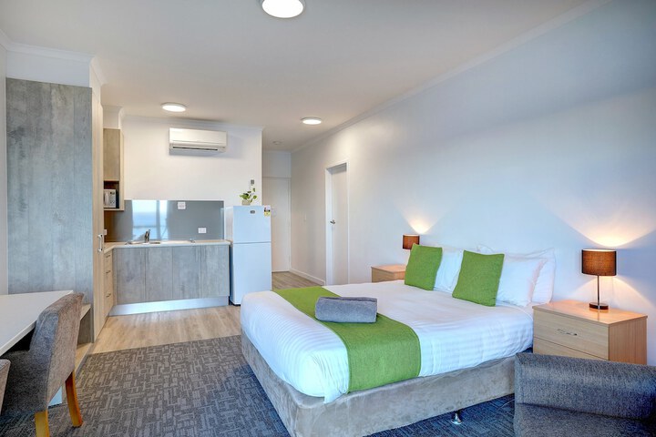 Room 14 of 80