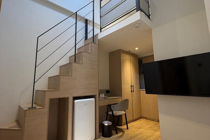 Room 42 of 51