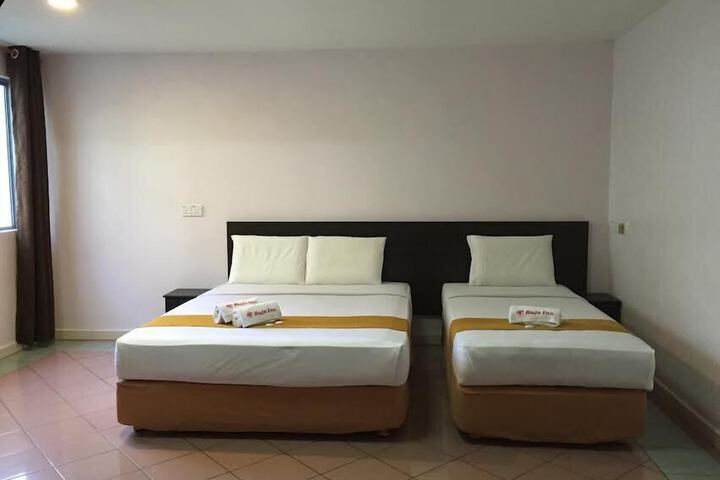 Room 11 of 48