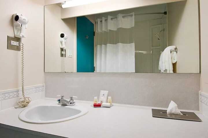 Room 14 of 32