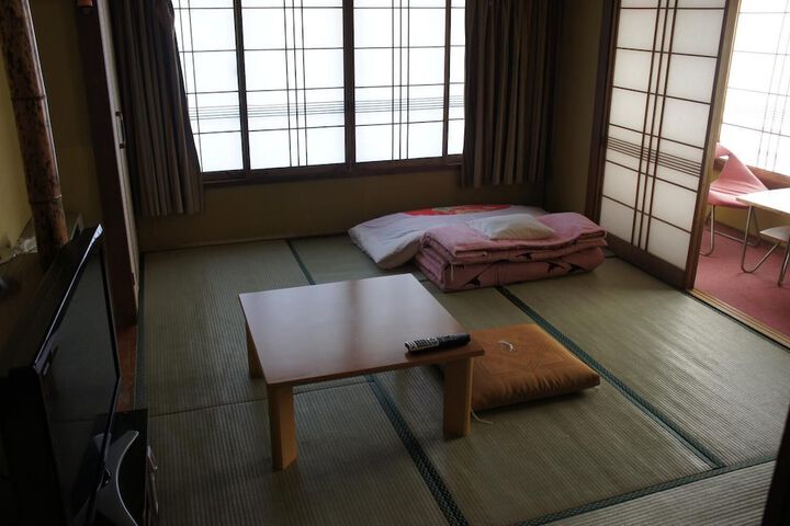 Room 7 of 25