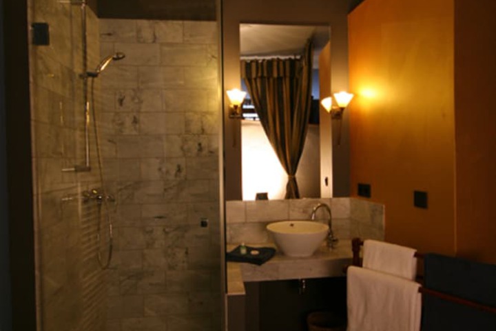 Room 16 of 30